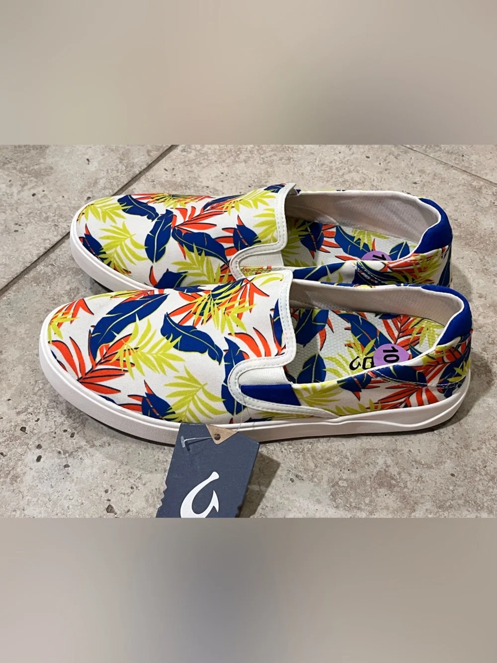 OluKai Lae‘ahi Pa‘i Men’s Slip-On Shoes 10.5 White/Aloha NWT Hawaain Floral AOP